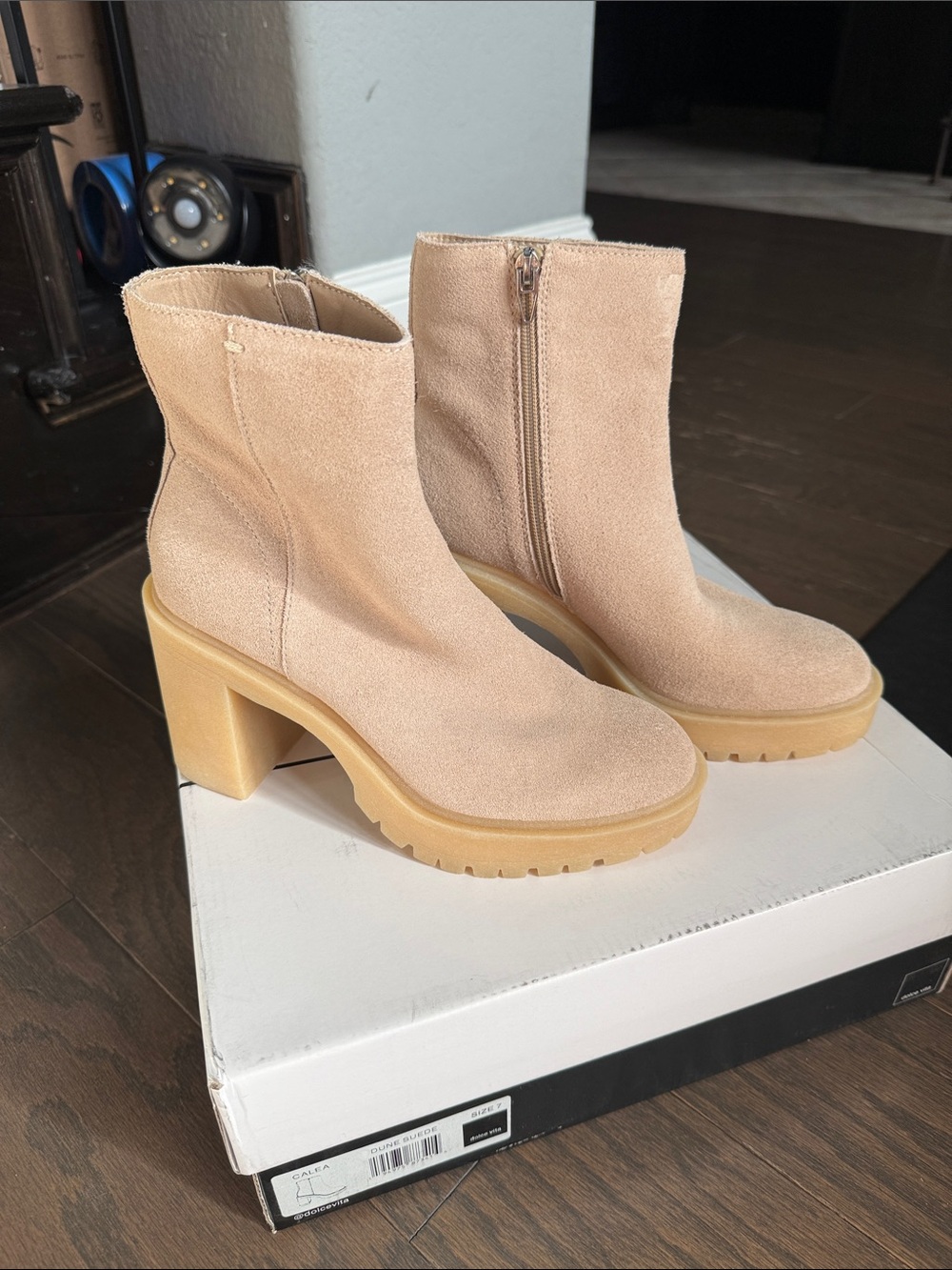 NIB Dolce Vita Calea Suede Platform Ankle Boots - Color Dune Suede - Size 7